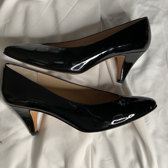Amalfi Black Patent Leather Pumps size 6 B - Picture 5 of 7